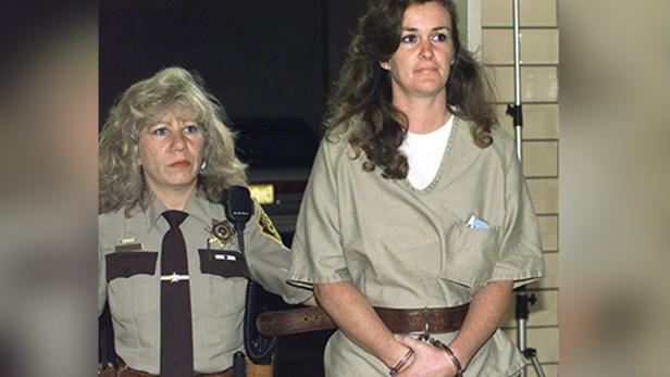Patricia Rorrer (right) is led to her hearing in Lehigh County Courthouse Wednesday morning, August 26, 1998 by a sheriff’s deputy, at left.
