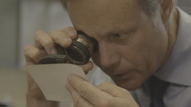 Paul Holes examining evidence [Investigation Discovery]