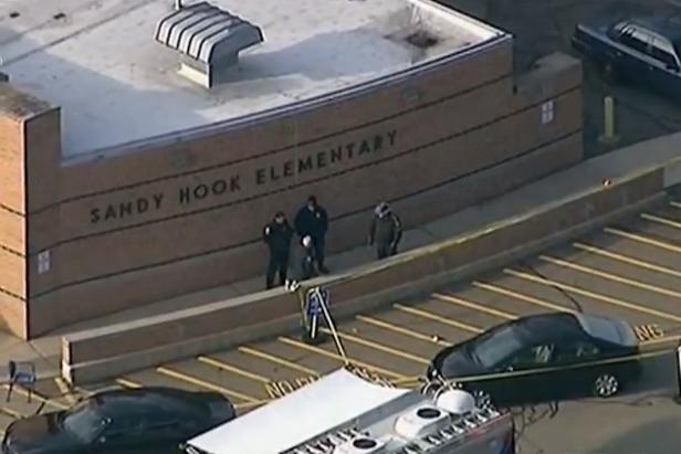 Police arrive at Sandy Hook Elementary after the shooting on December 14, 2012 [Wikipedia/public domain]