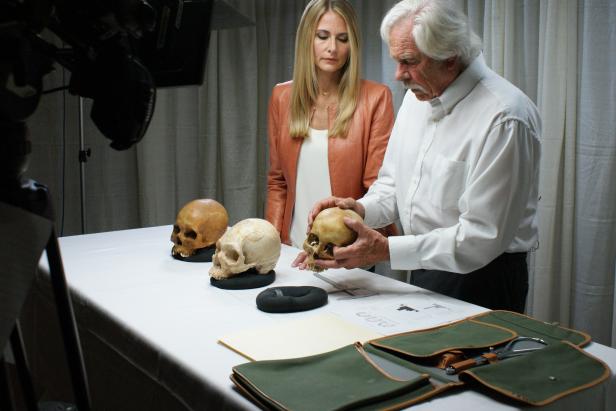 Anna-Sigga Nicolazzi examining skulls with George Gil [Discovery Communications]