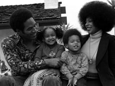 LOS ANGELES, CA - JANUARY 8:  NFL star O.J. Simspson sits with his wife Marguerite (Whitley) Simpson, daughter Arnelle and son Jason pose for a portrait at home on January 8, 1973 in Los Angeles, California.  (Photo by Michael Ochs Archives/Getty Images) 